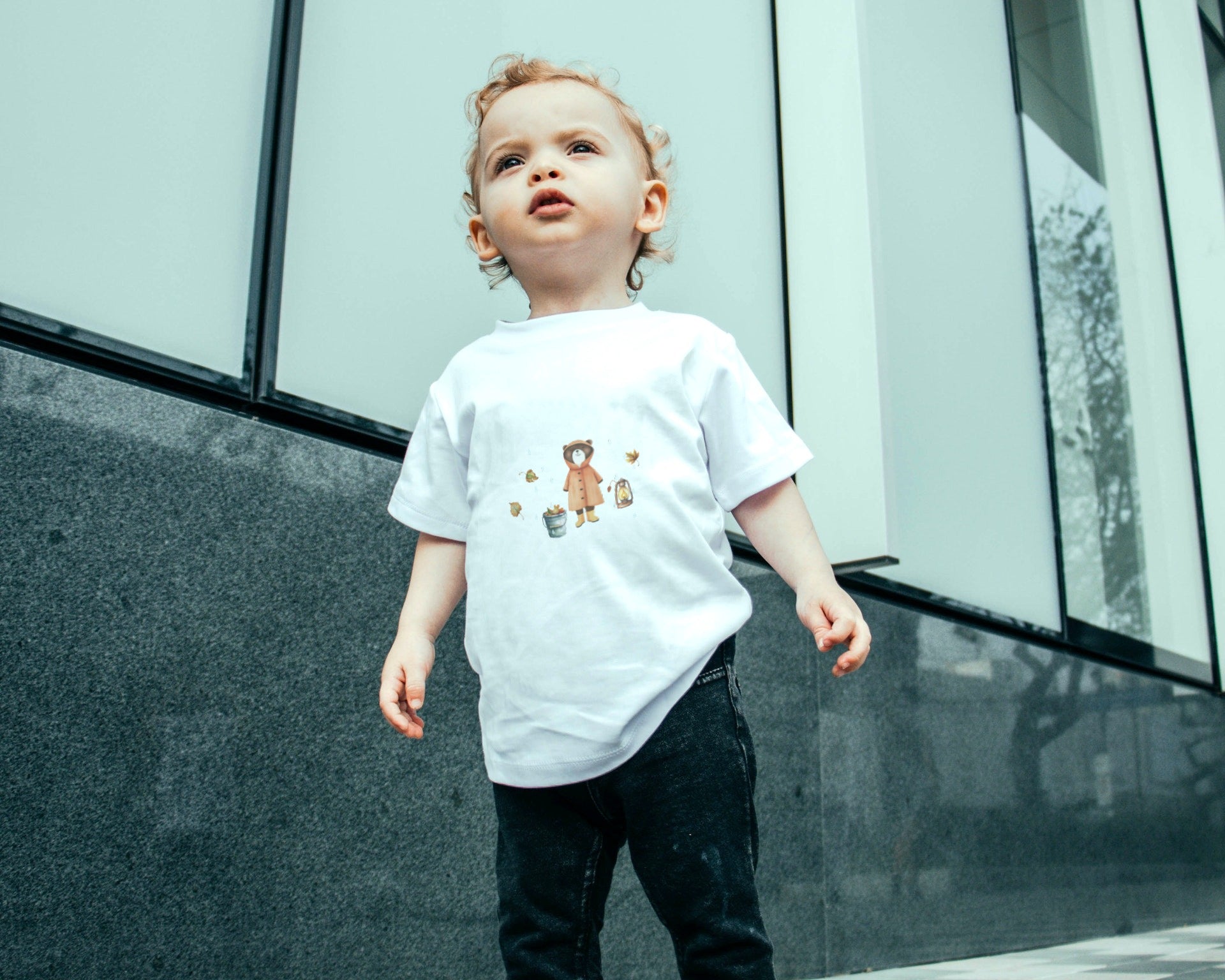 kindert-shirt beer in de regen